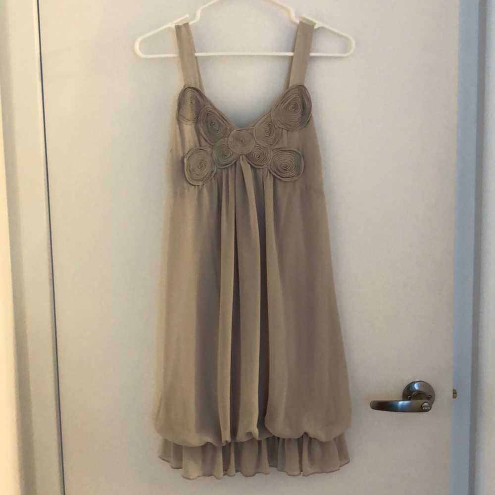 Evening dress with detail at the bust size medium